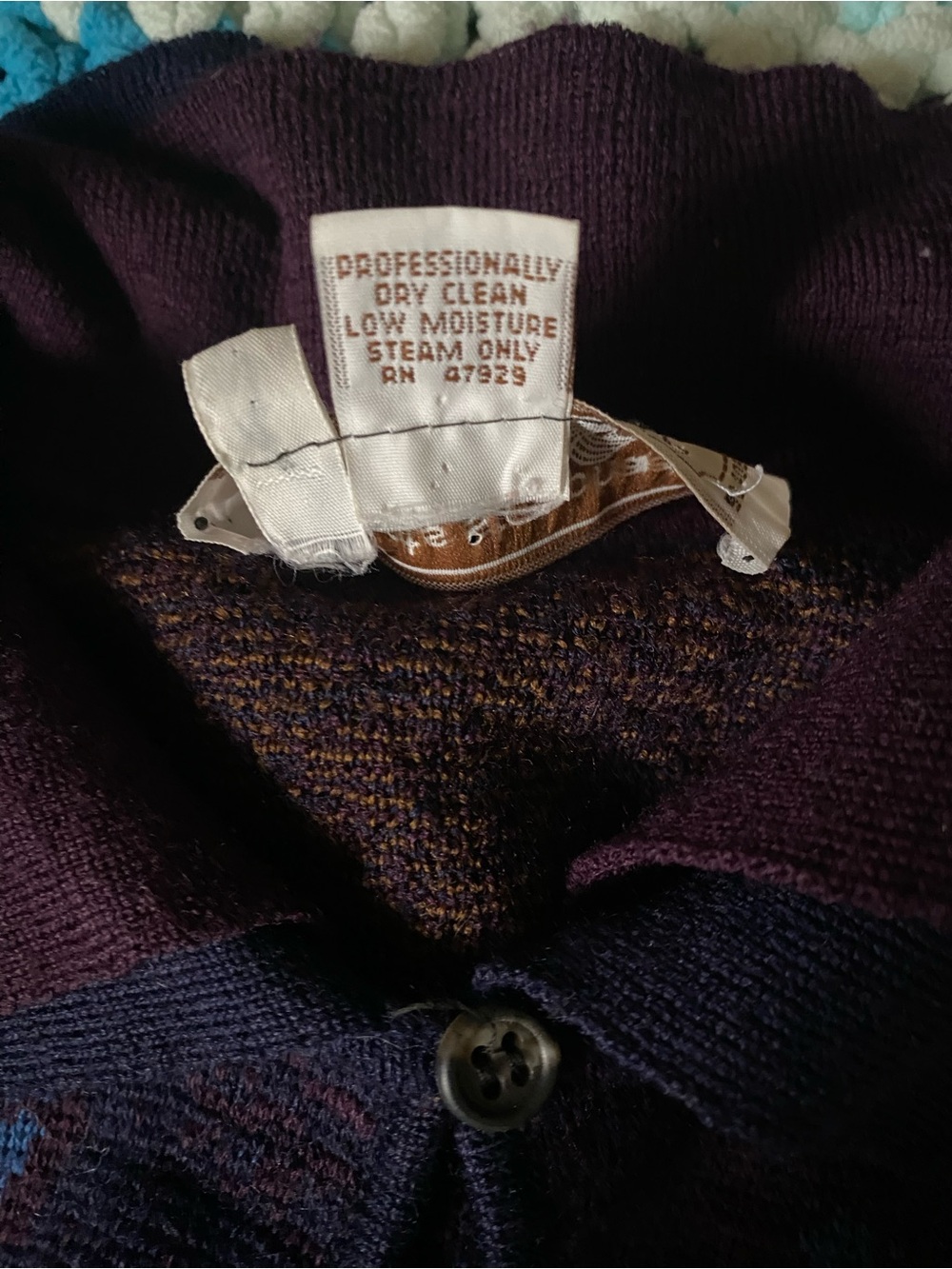 100% Wool Two-Tone Knit Sweater w/ Double Collar & Button Sleeves - Picture 4 of 10